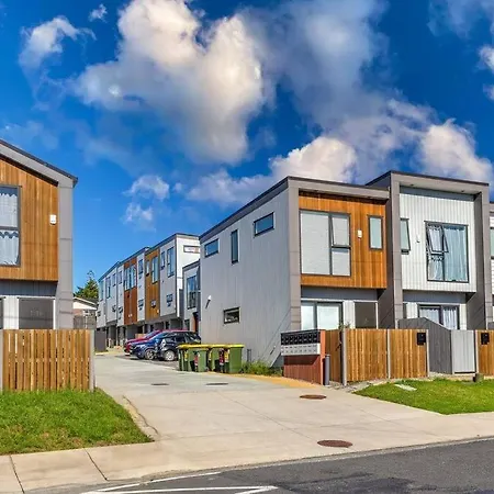Townhouse In New Lynn Apartment